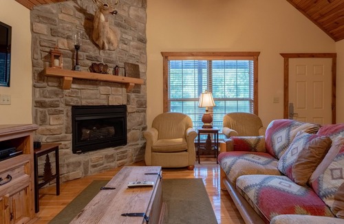 Branson West Cabin | Dragan's Den 2 Bedroom Cabin by RedAwning
