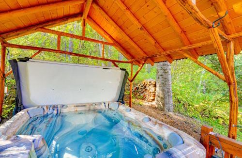 Alpine House | Dreamy Alpine Cabin w/Hot Tub, Fireplace & More!