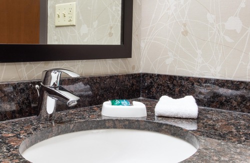 Waldron Hotel | Drury Inn & Suites Kansas City Airport