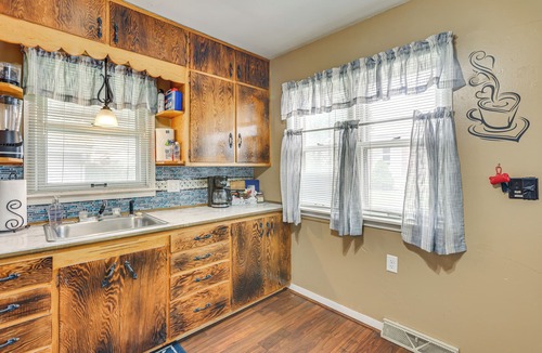 Belleville Cottage | Dtwn Belleville Home w/Yard < 1 Mi to High Banks