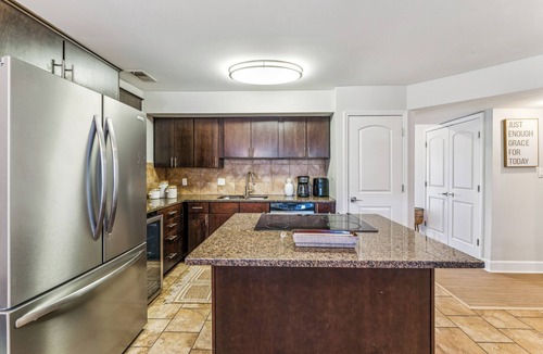 Quality Hill Condo | Dtwn Kansas City Hub 9 Mi to Arrowhead Stadium!