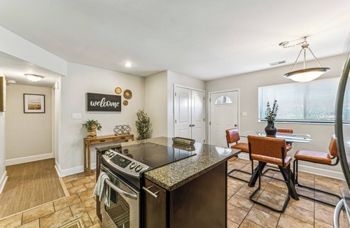 Quality Hill Condo | Dtwn Kansas City Hub 9 Mi to Arrowhead Stadium!