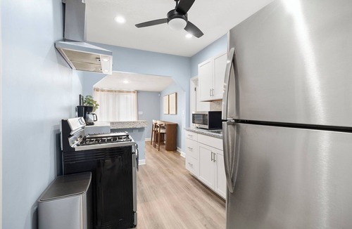 Riverview House | DTWN KCK - 6 beds with Pool Table & Arcade Games - 7 min to PNL!