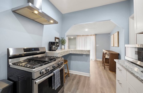 Riverview House | DTWN KCK - 6 beds with Pool Table & Arcade Games - 7 min to PNL!
