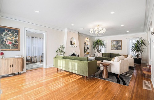 Dundee-Happy Hollow Historic District House | Dundee Gem, heated salt water pool, holiday décor