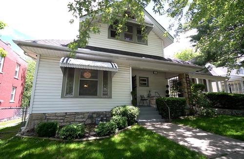 Southmoreland Apartment | Duplex First Floor - Southmoreland, KCMO - Easy access to all KC has to offer