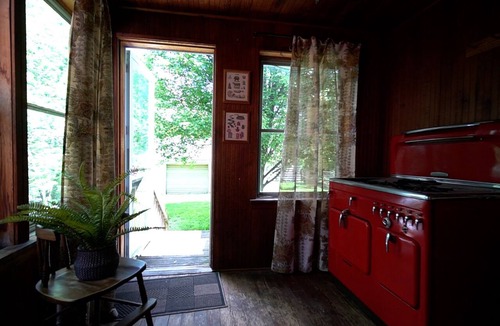 Southmoreland Apartment | Duplex First Floor - Southmoreland, KCMO - Easy access to all KC has to offer