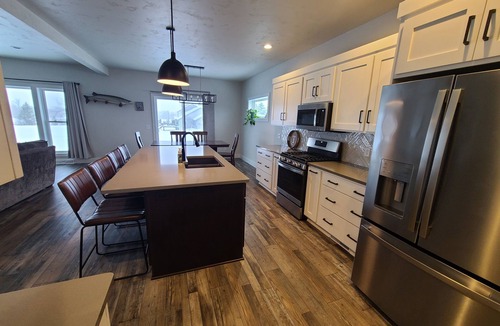 Winneconne House | EAA Quiet StayWhole House