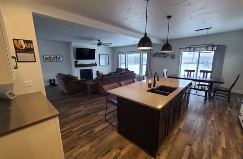 Winneconne House | EAA Quiet StayWhole House