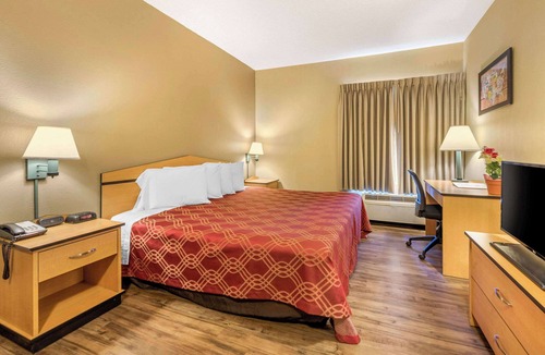 Cimarron Hills Hotel | Econo Lodge Colorado Springs near Airport
