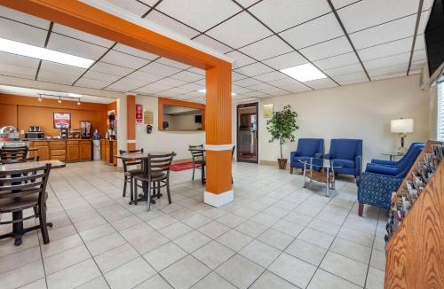 Hays Cabin | Econo Lodge Hays I-70