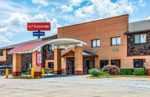 Southwest Topeka Hotel | Econo Lodge Topeka at Wanamaker