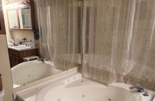 Americus House | Edge of Town Country Feel, Minutes from Emporia