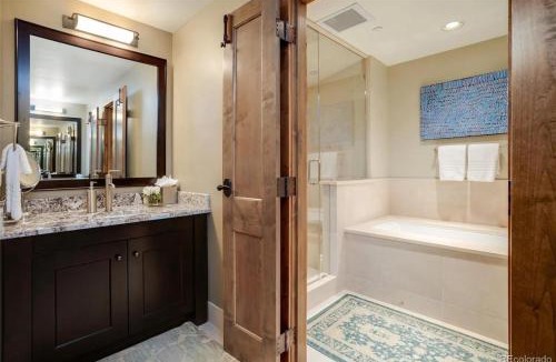 Steamboat Springs House | Edgemont 2300 Luxury Condo & Unbeatable Backdoor Ski-In Ski-Out Access!
