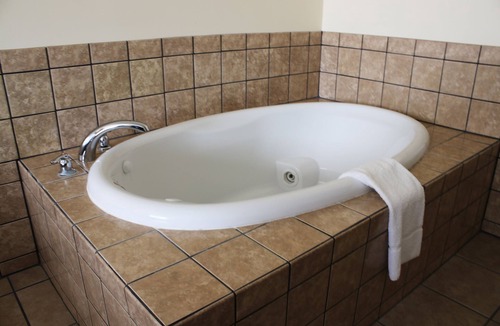 Fairbury Hotel | Edgewood Hotel & Suites