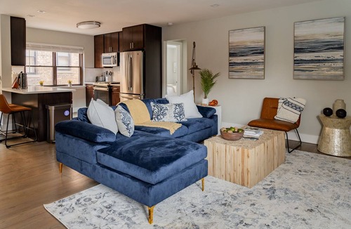 South Evanston Apartment | Elegantly Designed 1BR Right Next to Beach
