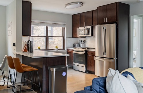 South Evanston Apartment | Elegantly Designed 1BR Right Next to Beach