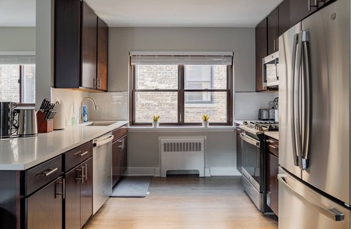 South Evanston Apartment | Elegantly Designed 1BR Right Next to Beach