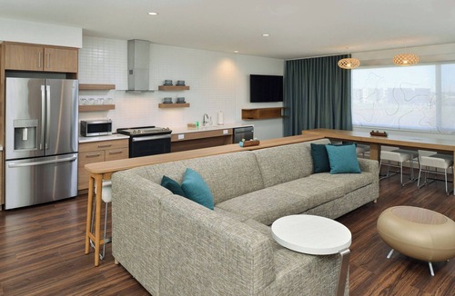 North Kansas City Hotel | Element by Marriott North Kansas City