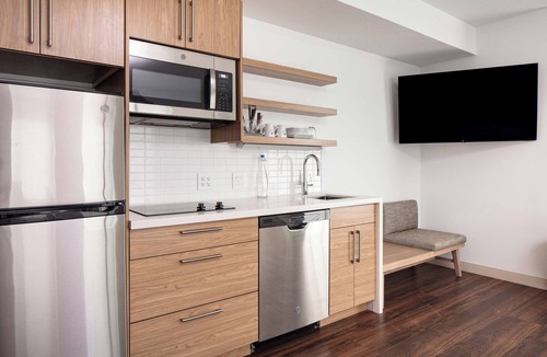 Iowa City Hotel | Element by Marriott Iowa City