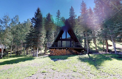 Red River Cabin | Elk Run A-Frame House with Hot Tub