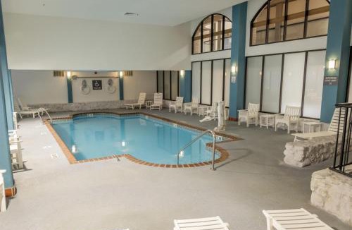 Schaumburg Hotel | Embassy Suites by Hilton Chicago Schaumburg Woodfield