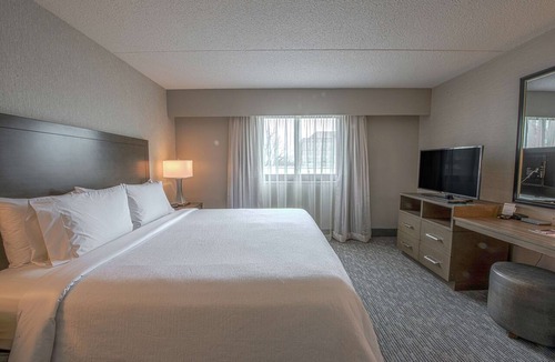 Schaumburg Hotel | Embassy Suites by Hilton Chicago Schaumburg Woodfield