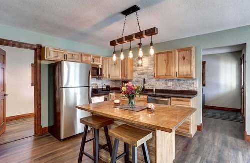 Keystone Cabin | Enchanting Historic Cabin Retreat near Mount Rushmore in South Dakota