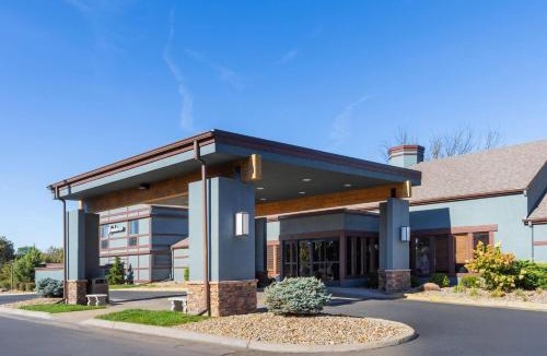 Topeka Hotel | Endeavor Inn & Suites, Trademark Collection by Wyndham