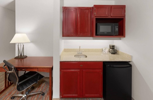 Topeka Hotel | Endeavor Inn & Suites, Trademark Collection by Wyndham