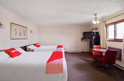 Cheyenne Wells Hotel | Enjoy 4 Comfortable Rooms w/Private Bath Near Cheyenne Wells