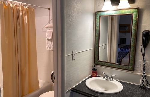 Fairview Hotel | Enjoy Pleasant Stay in Knights Inn Fairview! 2 Comfortable Units, Pets Allowed