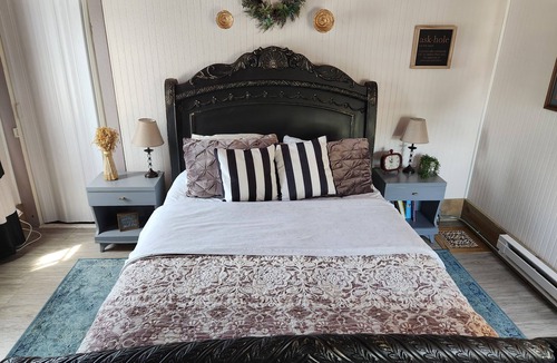 Lansing House | Enjoy the top floor of this victorian house With two suites & a bonus bedroom