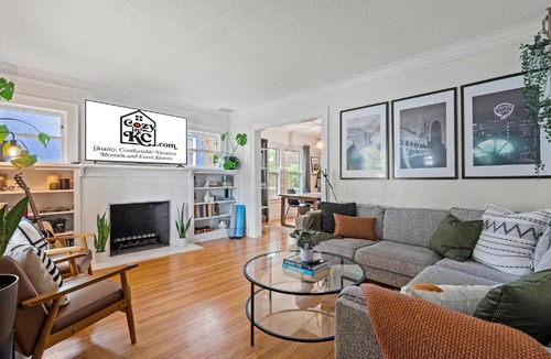 South Kansas City House | Entertainer - Brookside Walkable Firepit