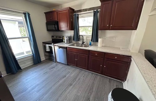 Southmoreland House | Entire Westport Duplex - Both Sides