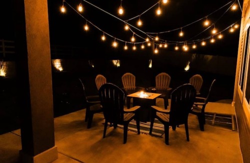 Johnstown House | Epic 6BR Getaway Theater Hot Tub Sleeps 16+