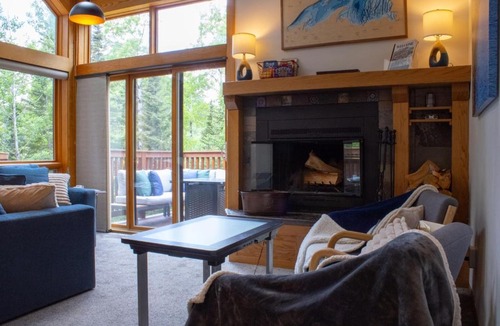 Lutsen House | Escape to “Shared Summit” on Minnesota’s North Shore