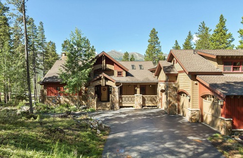 The Highlands House | Escape to this stunning private home in Breckenridge!
