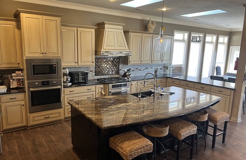 Greenwood House | Estate Home Hot Tub Beach view Wi-Fi 8 acres 5000 sqft 4 bd 3.5 bath