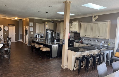 Greenwood House | Estate Home Hot Tub Beach view Wi-Fi 8 acres 5000 sqft 4 bd 3.5 bath