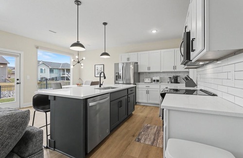 Greenwich House | Executive Home in Andover, 3 BR, Fully Furnished with Office and EV Charger