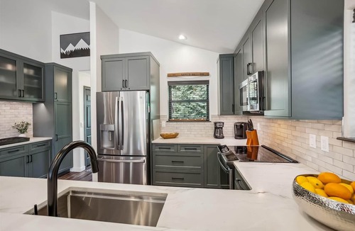 Park Forest Estates House | Experience mountain living at 'Above it All' in Breckenridge, a cozy 3-bedroom retreat.