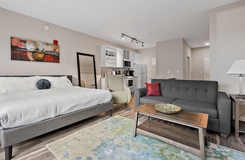 Crossroads Arts District Condo | Experience the Ultimate Getaway at Our Beautiful Oasis Steps from Nightlife 342