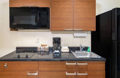 Soncy Hotel | Explore Amarillo's Best, Spacious Room with Full Kitchen and Free Parking