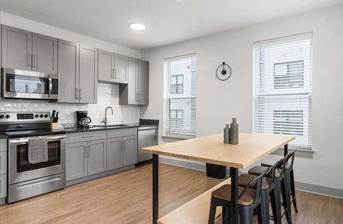East Walnut HIlls Apartment | Explore Cincy! Stylish Condo by Shops & Dining