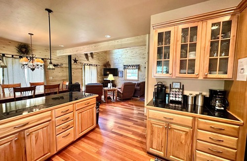 Cimarron Cabin | Explore more. Relax More. Escape to the mountains!