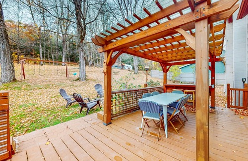 Hydeville House | Exquisite updated home near Lake Bomoseen with large backyard, firepit & grill