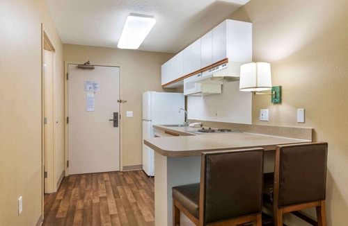 Overland Park Hotel | Extended Stay America Suites Kansas City Overland Pk Nall Av