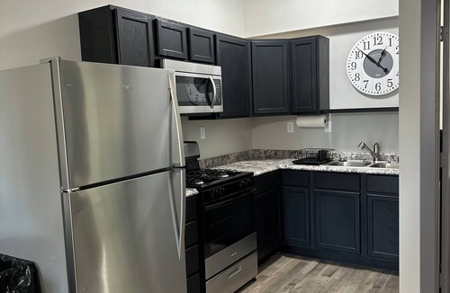 Eddyville Cabin | Extended Stay Studio Suite- 2 queen beds plus full kitchen