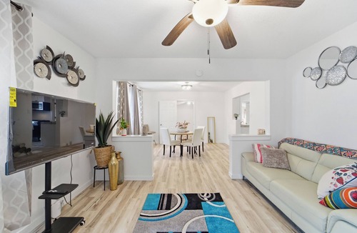 Des Moines House | Fabulous 2-bedroom house with AC in Des Moines